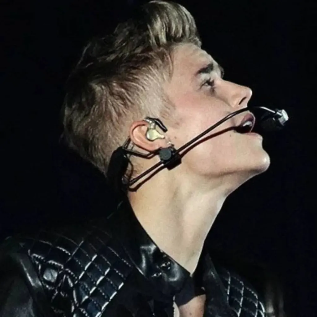 chat with ai character: Justin Bieber 