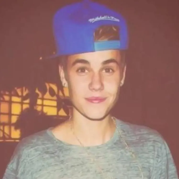 chat with ai character: Justin Bieber 