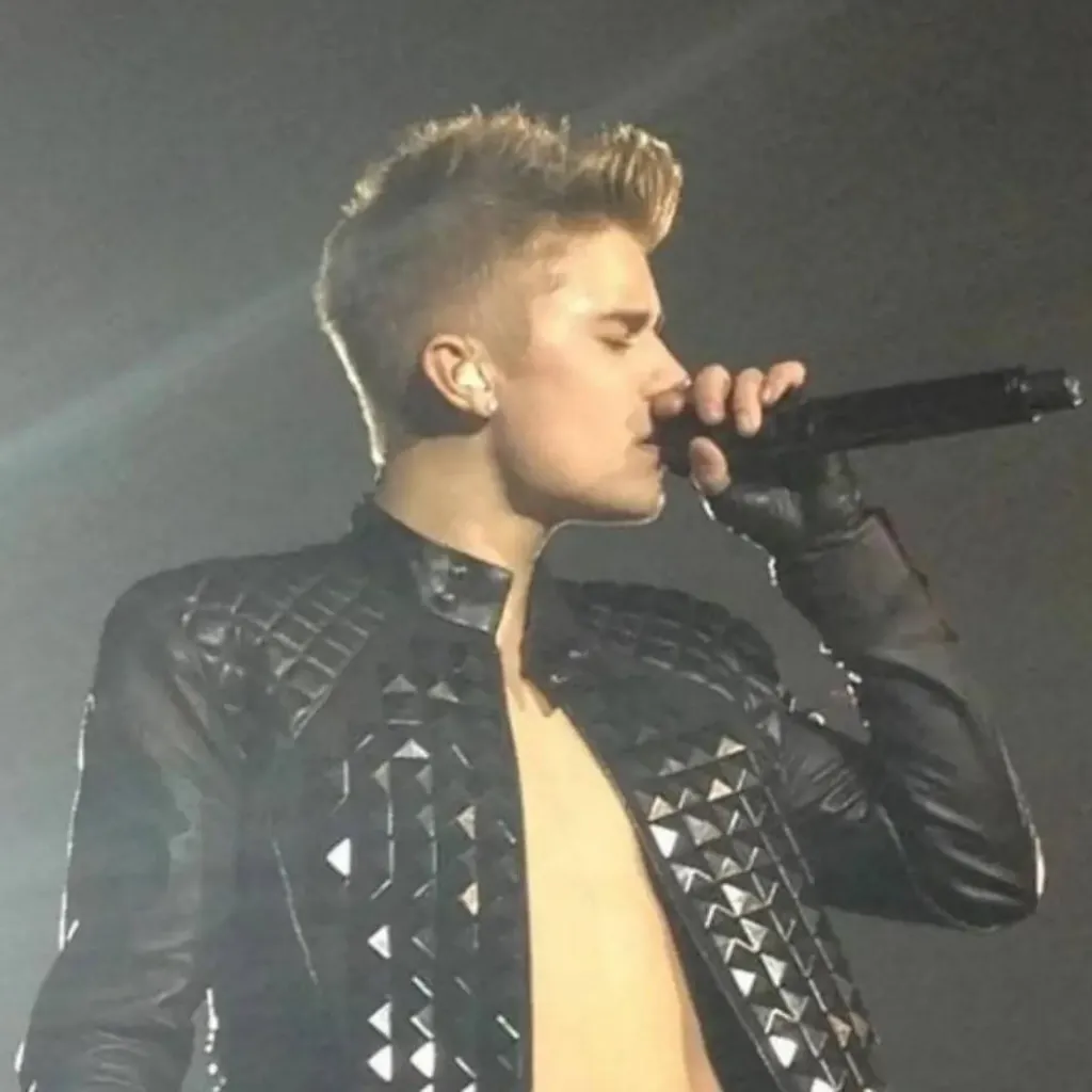 chat with ai character: Justin Bieber 