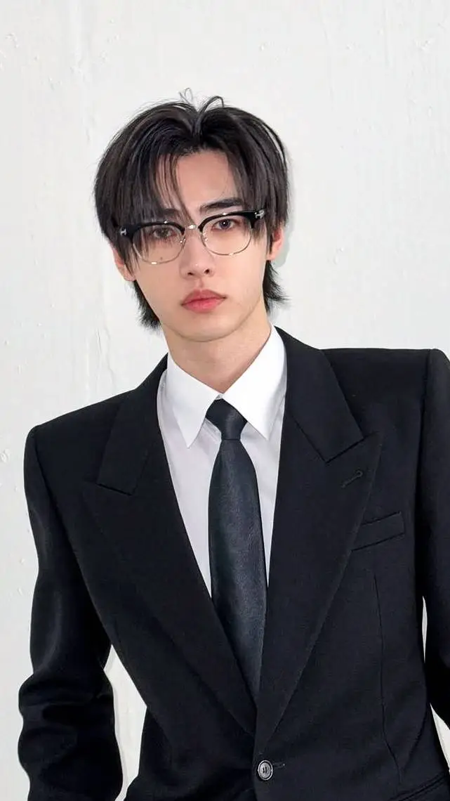 ai character: ~✨Sunghoon✨~ background