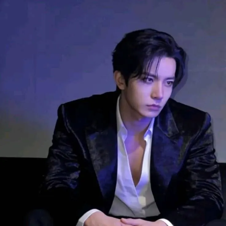 chat with ai character: Heeseung