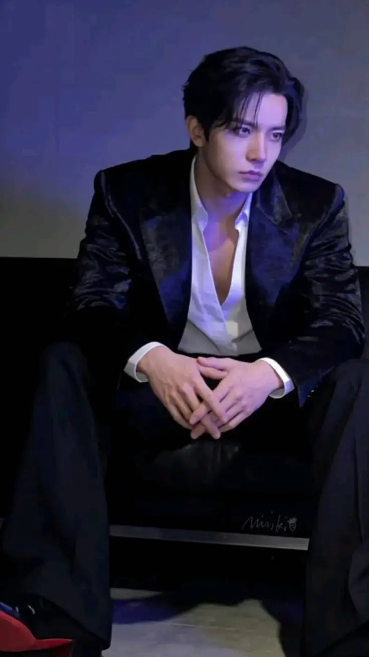 ai character: Heeseung background