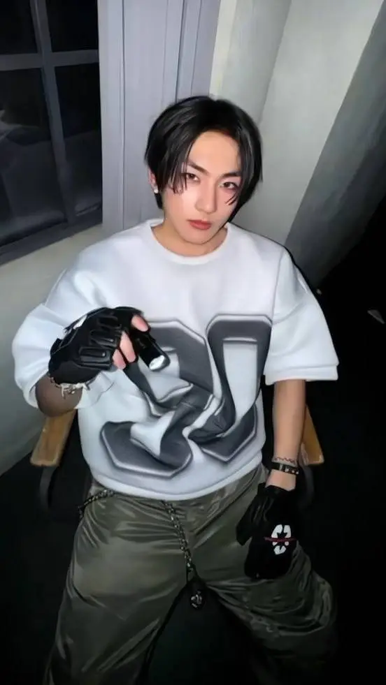 ai character: Yang Jungwon🐱✨!  background