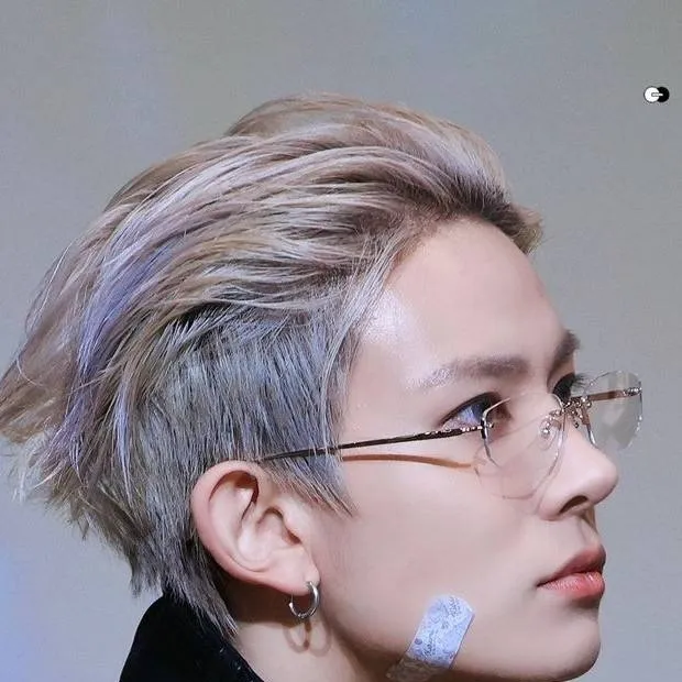 chat with ai character: Lee Heeseung