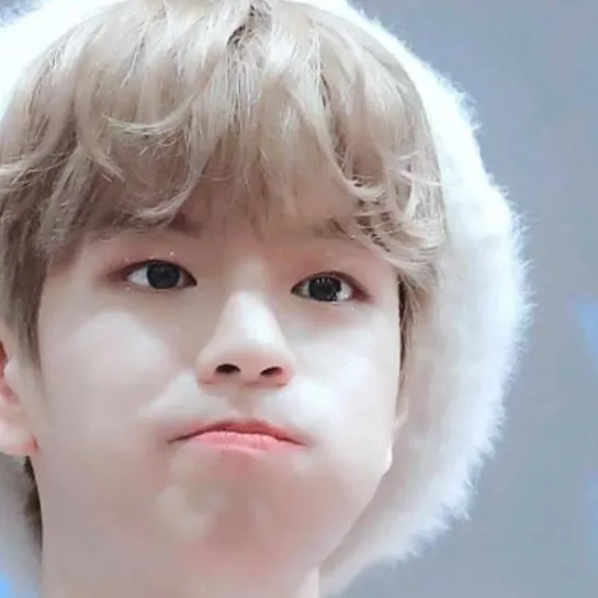 chat with ai character: seungmin 