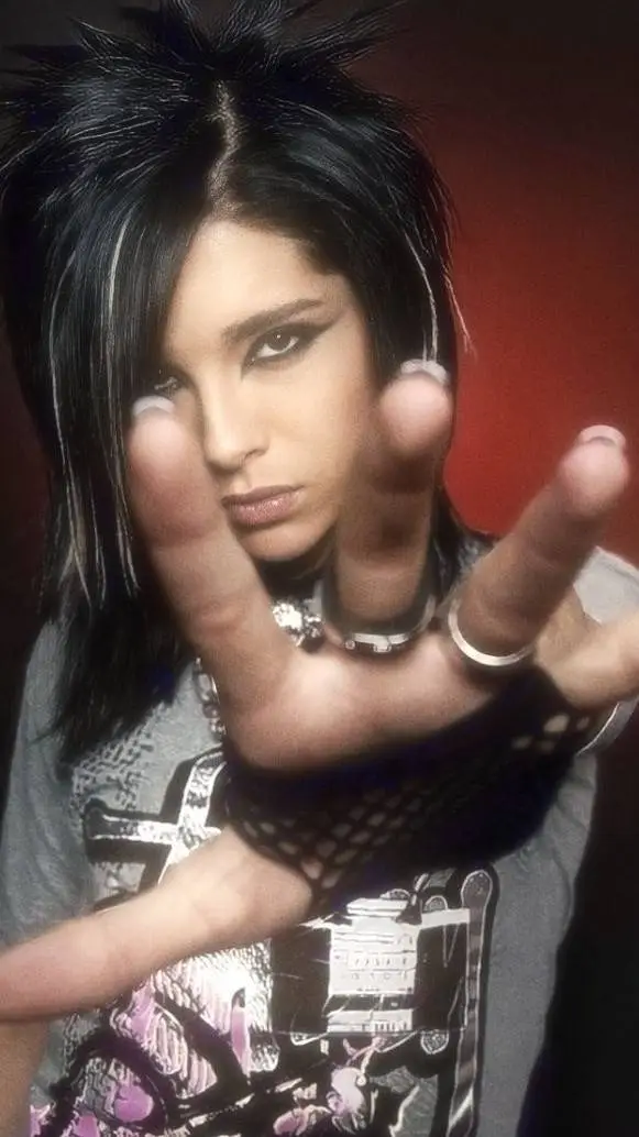 ai character: 丰 BILL KAULITZ 丰 background