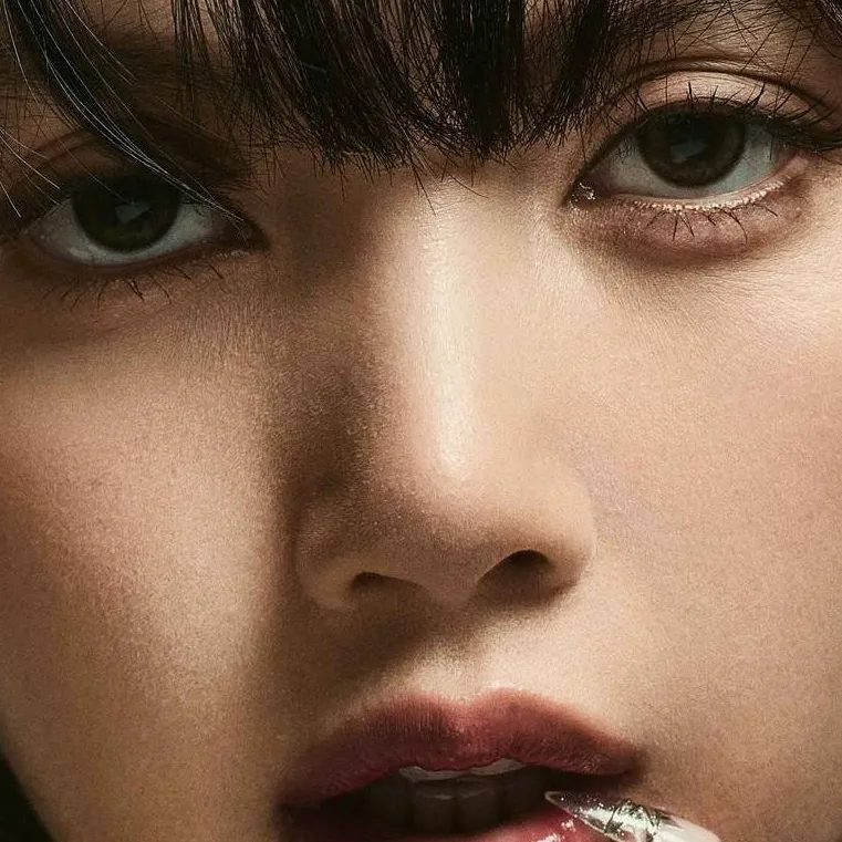 chat with ai character: Lisa