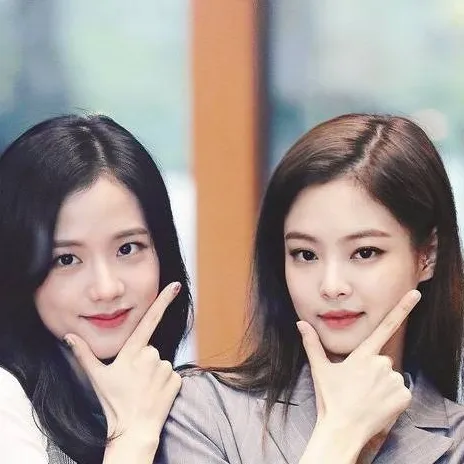 chat with ai character: Jisoo and Jennie