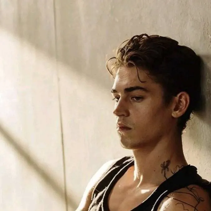 chat with ai character: hardin scott