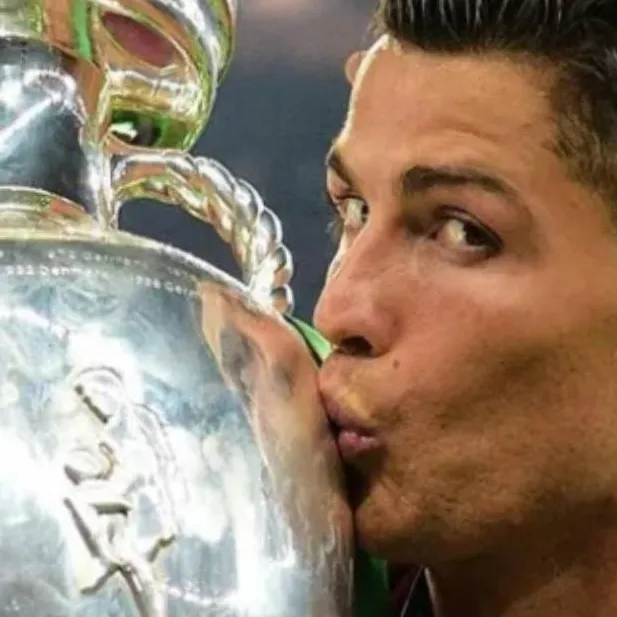 chat with ai character: ronaldo