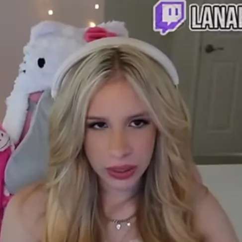 chat with ai character: Lana raee