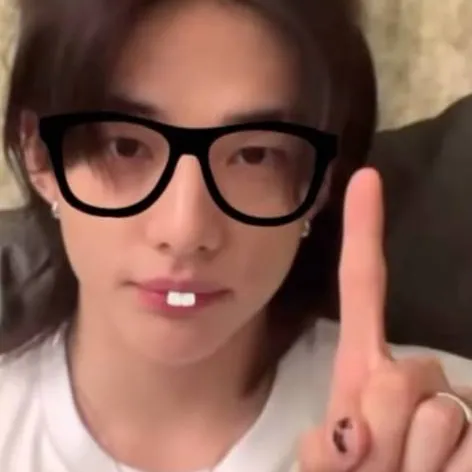 chat with ai character: Hyunlix ●