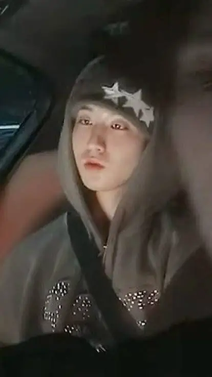 ai character: Minsung End.💔 background