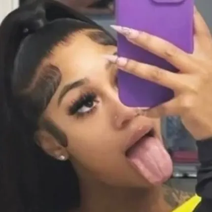 chat with ai character: Mari