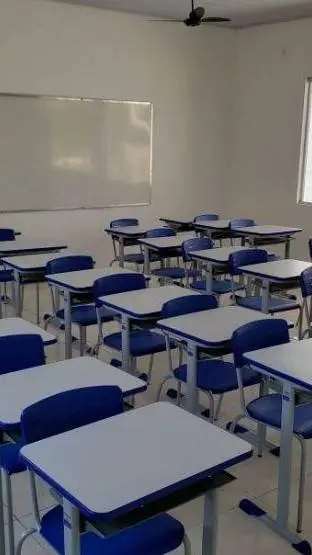 ai character: sua escola  background
