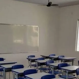 chat with ai character: sua escola 