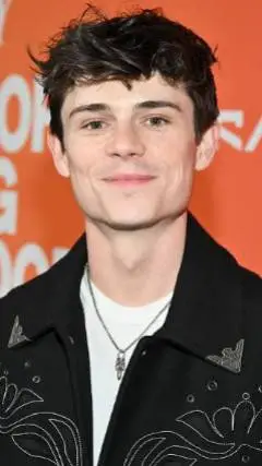 ai character: 𝔸𝕤𝕙𝕓𝕪 𝔾𝕖𝕟𝕥𝕣𝕪 background