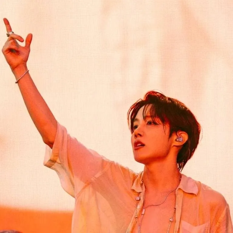 chat with ai character: Jhope