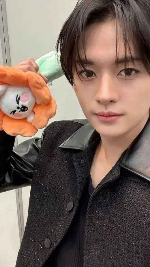 ai character: Lee know oh minho background