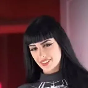 chat with ai character: demonmika 