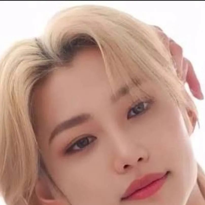 chat with ai character: Felix