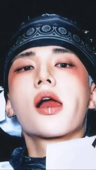 ai character: Hyunjin <3 background