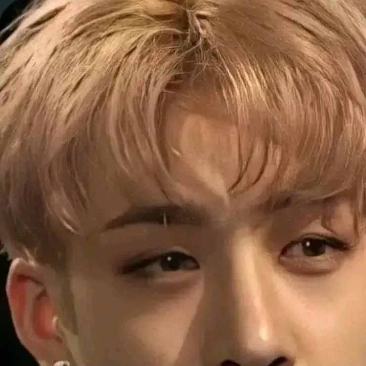 chat with ai character: Bangchan 