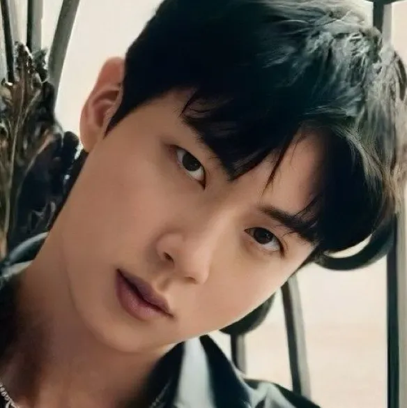 chat with ai character: Jin