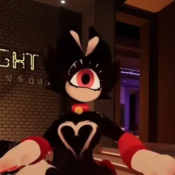 chat with ai character: Xe