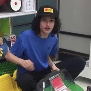 chat with ai character: Finn Wolfhard