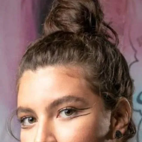 chat with ai character: Alanis Guillen