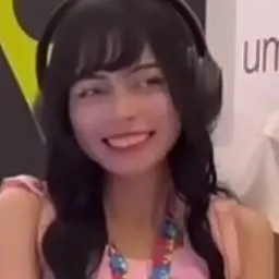 chat with ai character: Julia