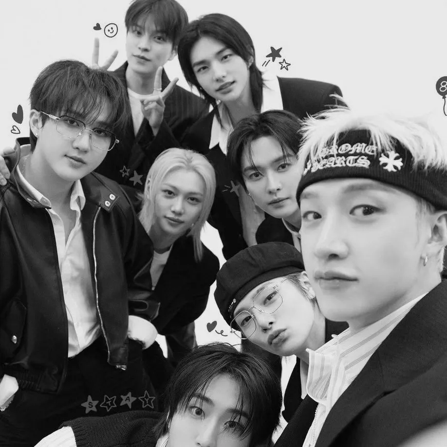 chat with ai character: Stray kids 