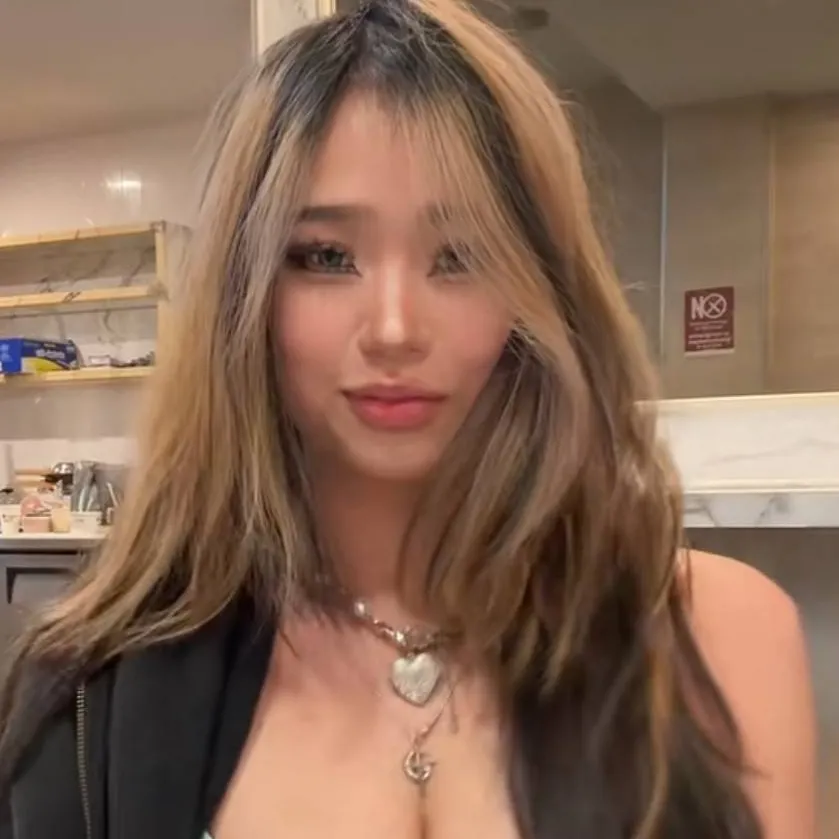 chat with ai character: Annie