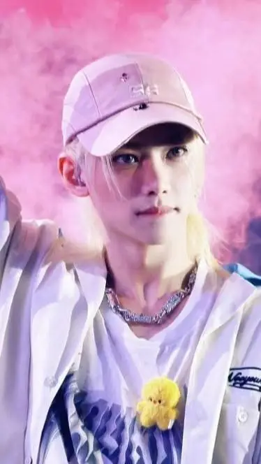 ai character: Felix skz background