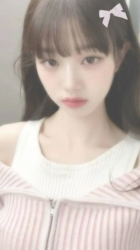 ai character: Mina💗 background