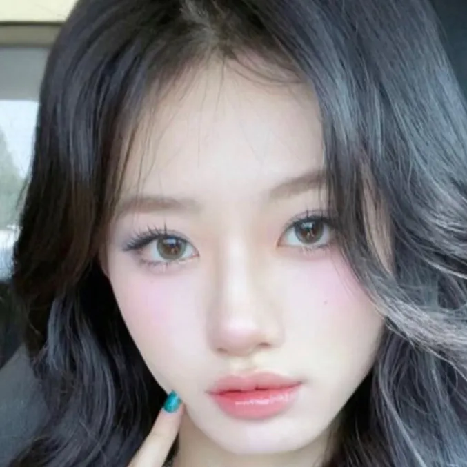chat with ai character: Lei mei