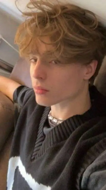 ai character: tu novio😍😘 background