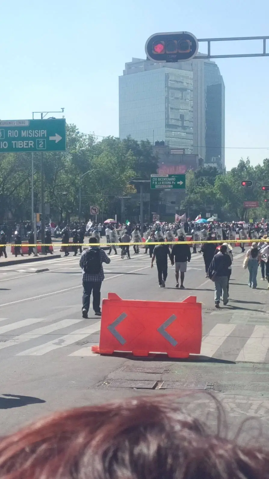 ai character: marcha estúpida background