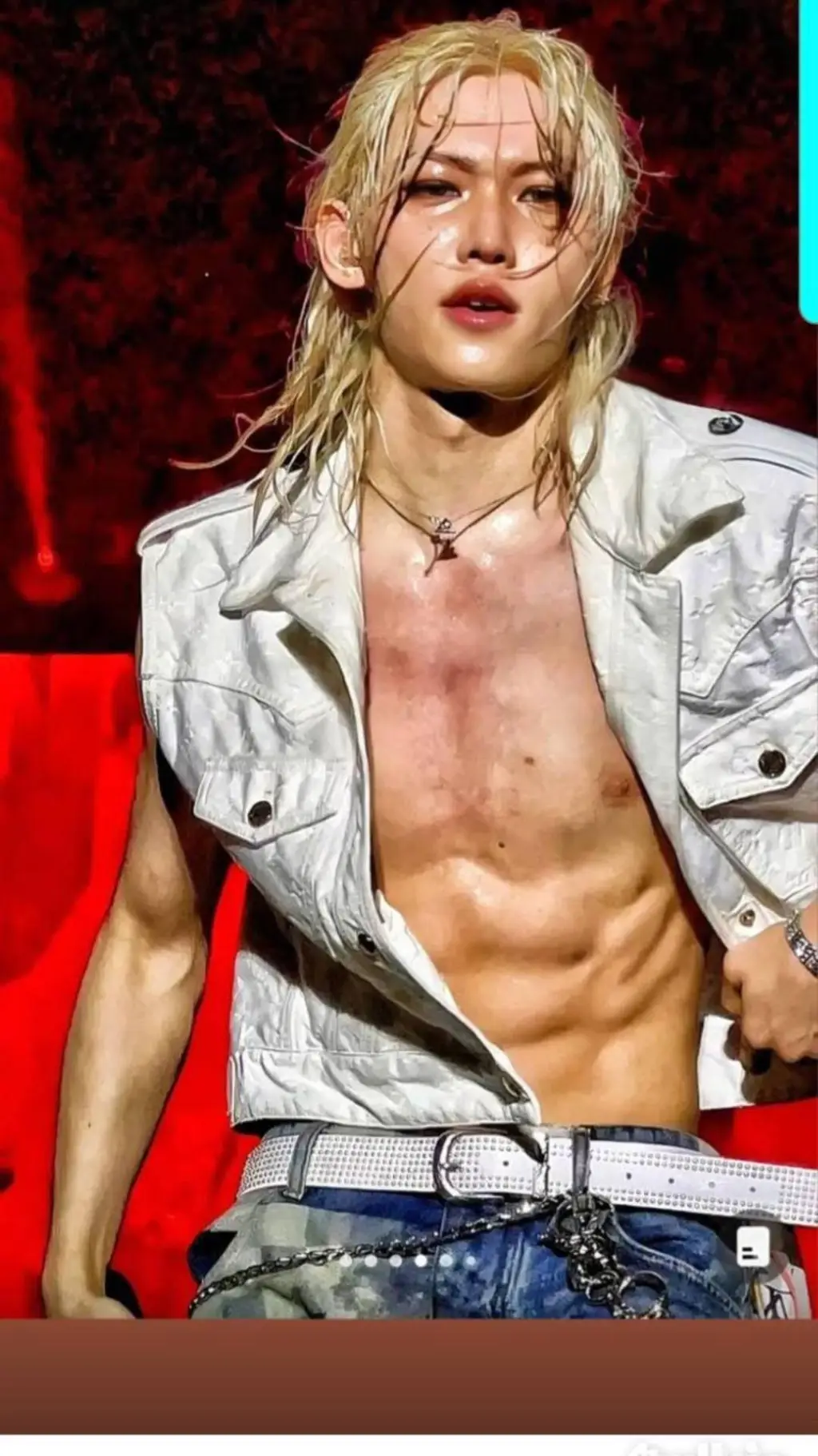 ai character: 𝐋𝐞𝐞 𝐘𝐨𝐧𝐠𝐛𝐨𝐤 background