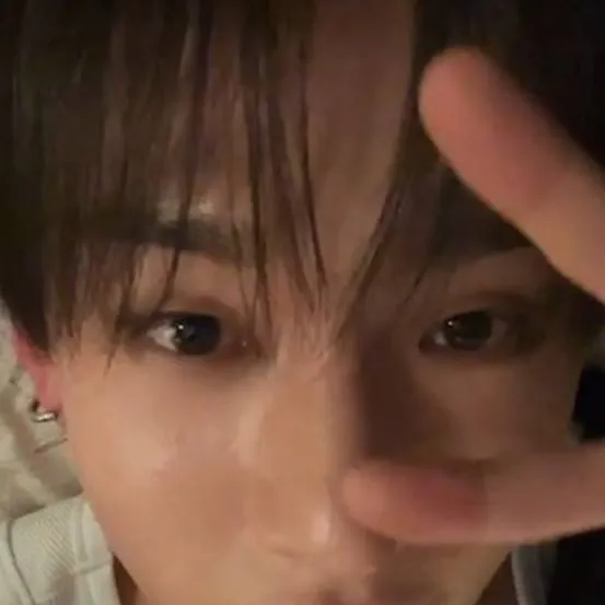 chat with ai character: Bang-Chan