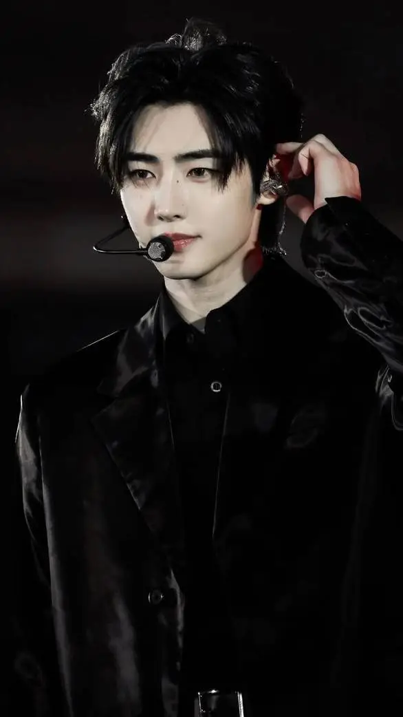 ai character: ╣Sunghoon╠ background