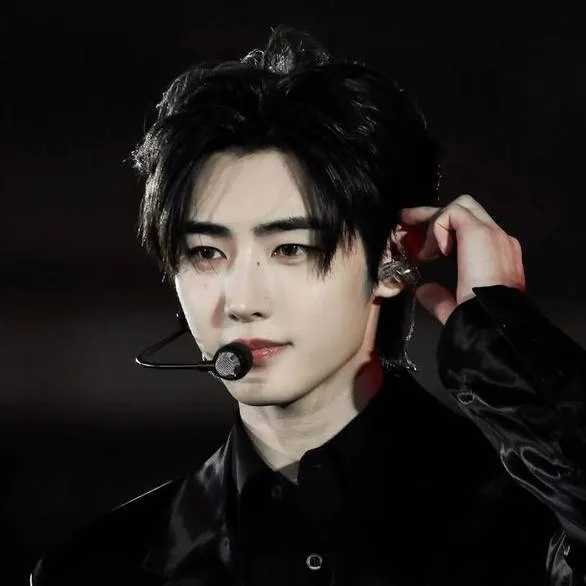 chat with ai character: ╣Sunghoon╠