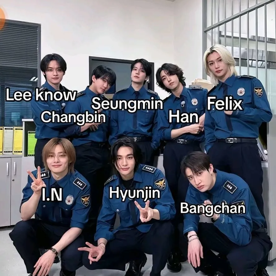 chat with ai character: Stray kids