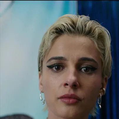 chat with ai character: Naomi Scott 