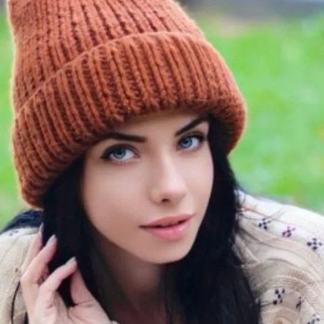 chat with ai character: Anna Ivon