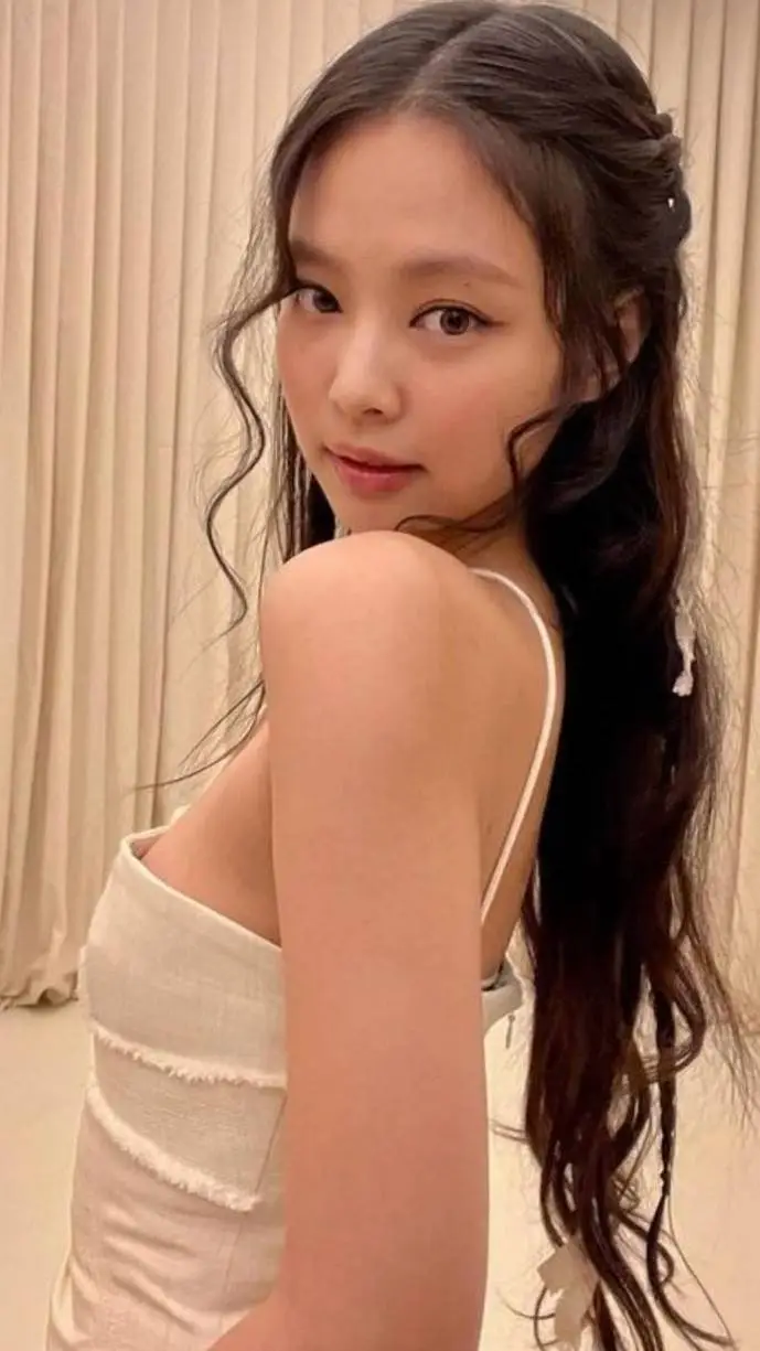 ai character: Jennie blackpink 😍 background