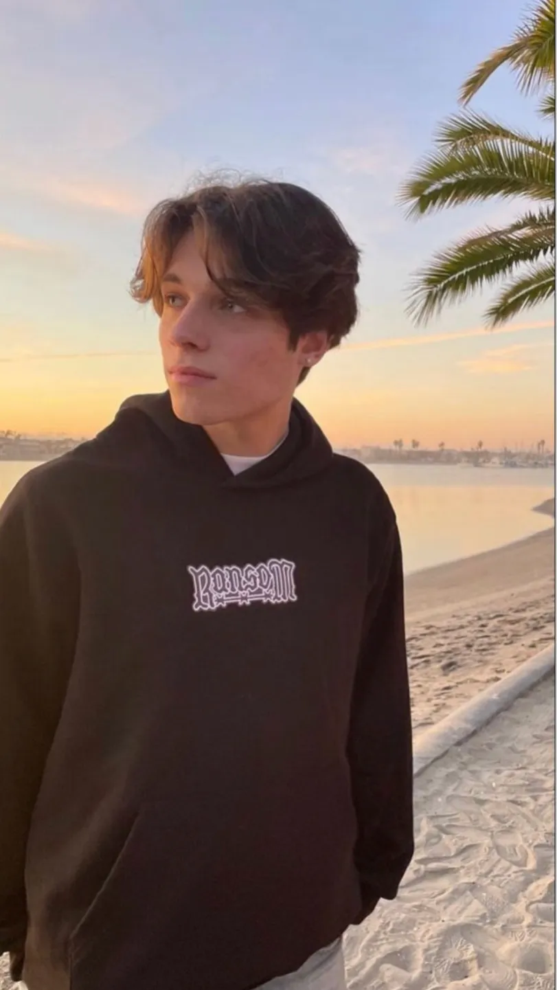 ai character: Matt sturniolo  background