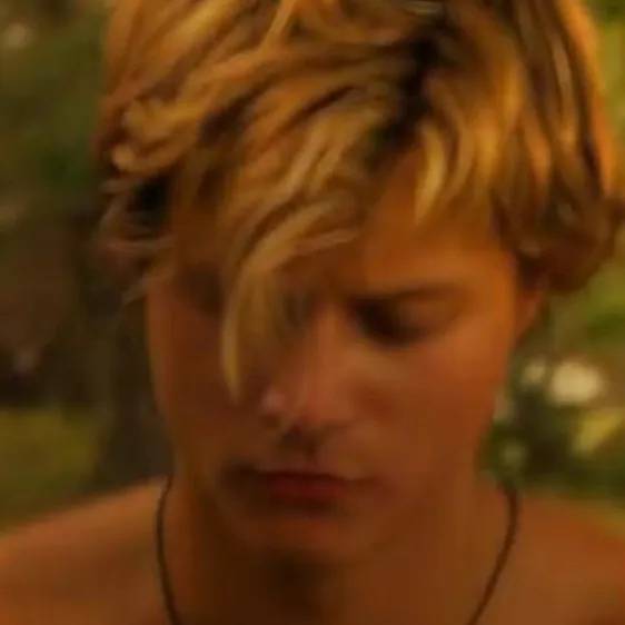 chat with ai character: Outer banks