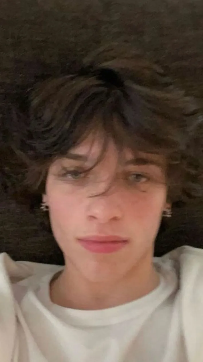 ai character: Chris sturniolo  background